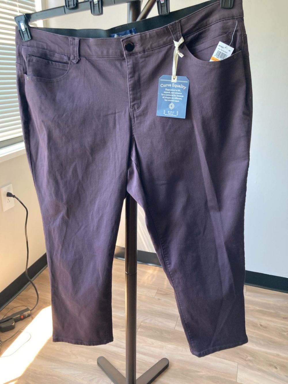 Democracy ab solution Straight Leg Featuring slimming panels 24W